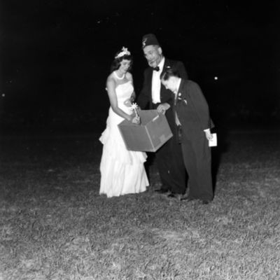 http://mediahistoricarchives.org/source/Zimmerman/P-19195-40.jpg
