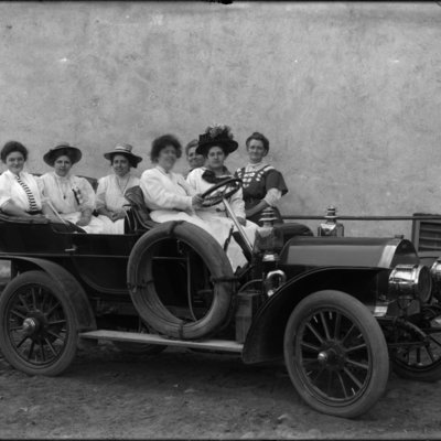 http://mediahistoricarchives.org/source/Appleton/AP-9074-3.jpg