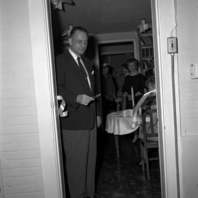 http://mediahistoricarchives.org/source/Lees/P-12030i.jpg