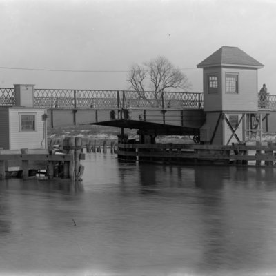 http://mediahistoricarchives.org/source/Appleton/AP-8021-1.jpg